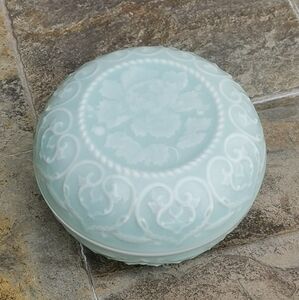 Chinese Celadon Porcelain PEONY Round Trinket Box